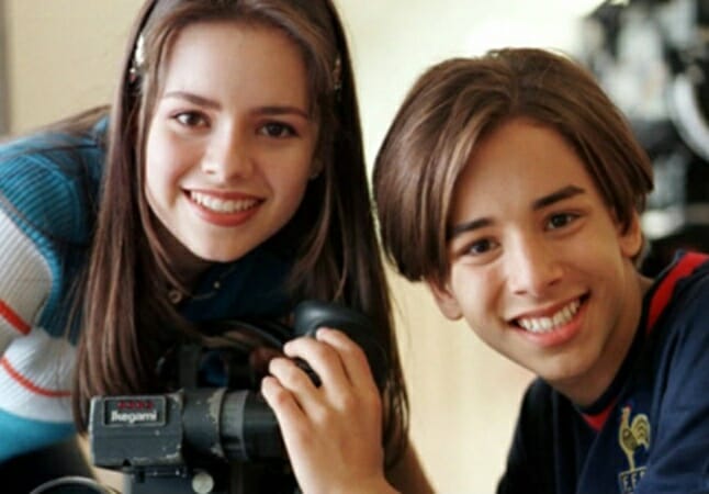 Exposição inédita traz parte do acervo dos 30 anos de carreira de Sandy e Junior a Manaus