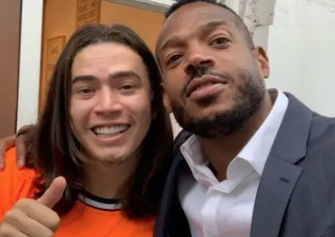  Whindersson ensina 'passinho' do brega-funk para Marlon Wayans, de 'As Branquelas’ 