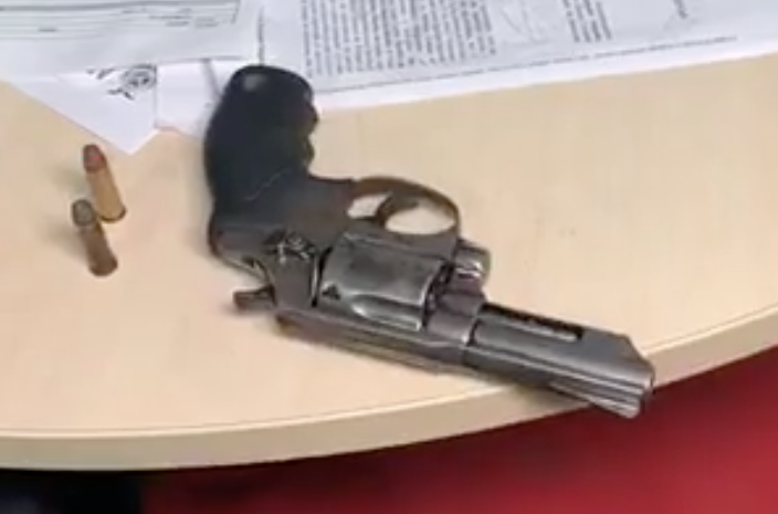  Em Manaus, homem é preso com arma de fogo durante ‘bebedeira' em bar 