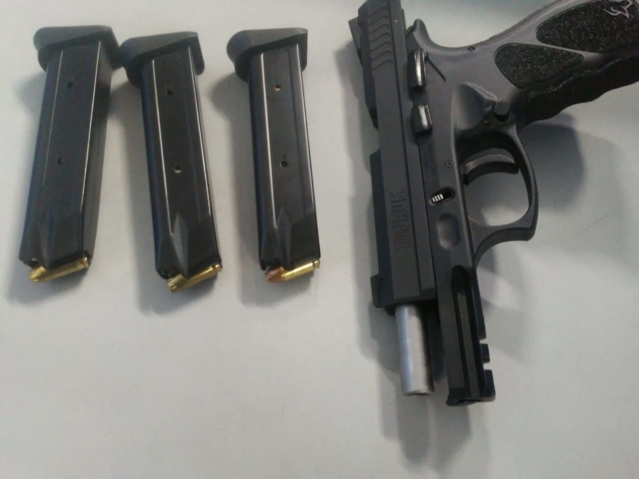 Sargento da Marinha é detido ao efetuar tiros de pistola durante briga em Manaus