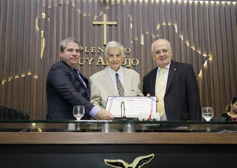 Diretor do Musa, Ennio Candotti, recebe título de Cidadão do Amazonas