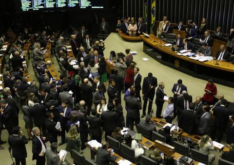 Câmara aprova projeto que amplia posse de arma em propriedade rural