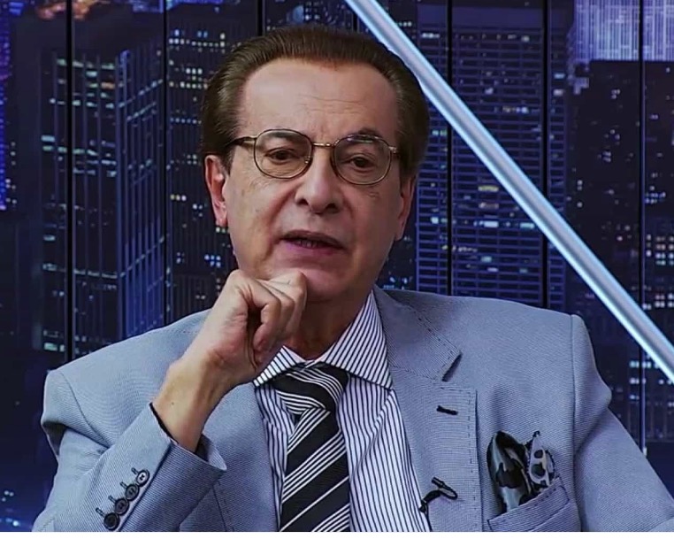 Ex-gay, Ronaldo Ésper assume namoro com modelo famosa