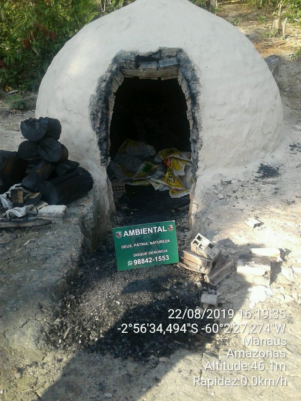 Carvoaria clandestina é descoberta em ramal no Amazonas