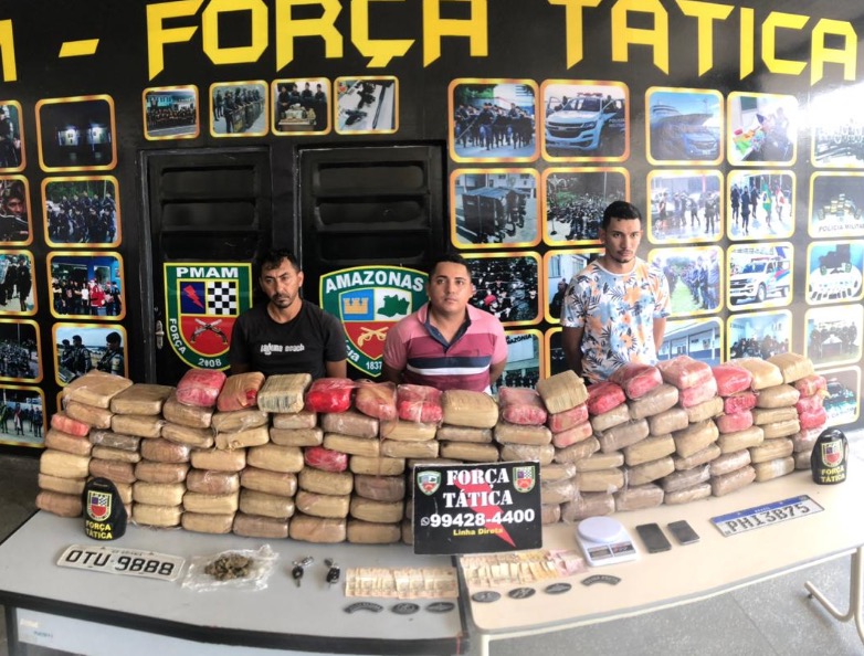 Peruano e brasileiros são presos com 160 Kg de drogas escondidos em sítio de Manaus