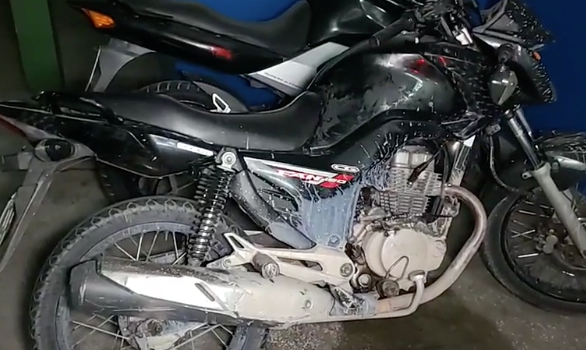 PM prende suspeitos de roubar e agredir mototaxista e passageira em Manaus