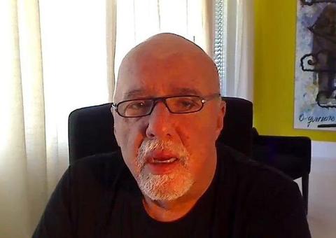 Paulo Coelho pede desculpas aos franceses por 'comportamento histérico' de Bolsonaro 