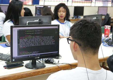 Escola estadual ganha site criado por estudantes do Cetam em Manaus