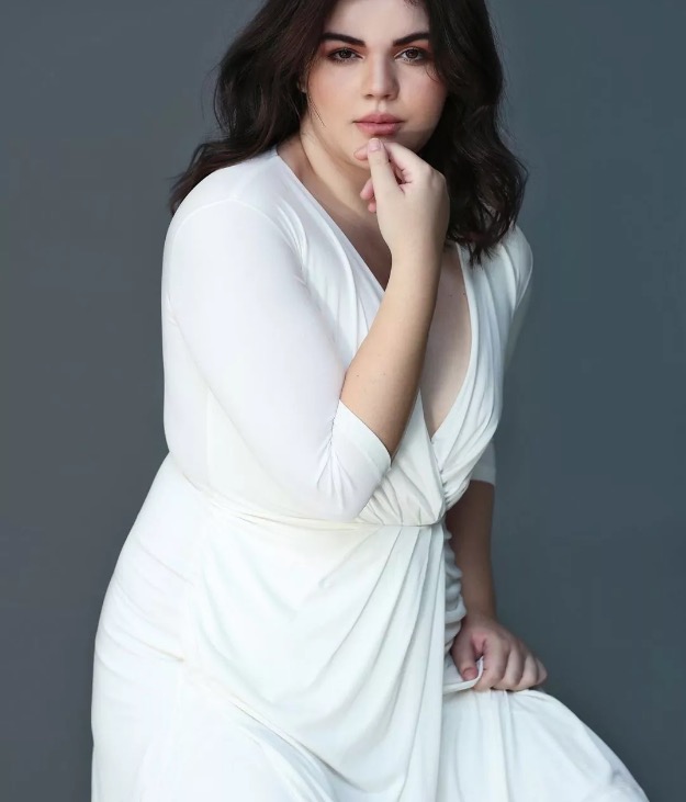 Filha de Fabiana Karla fala sobre carreira e bariátrica aos 17 anos