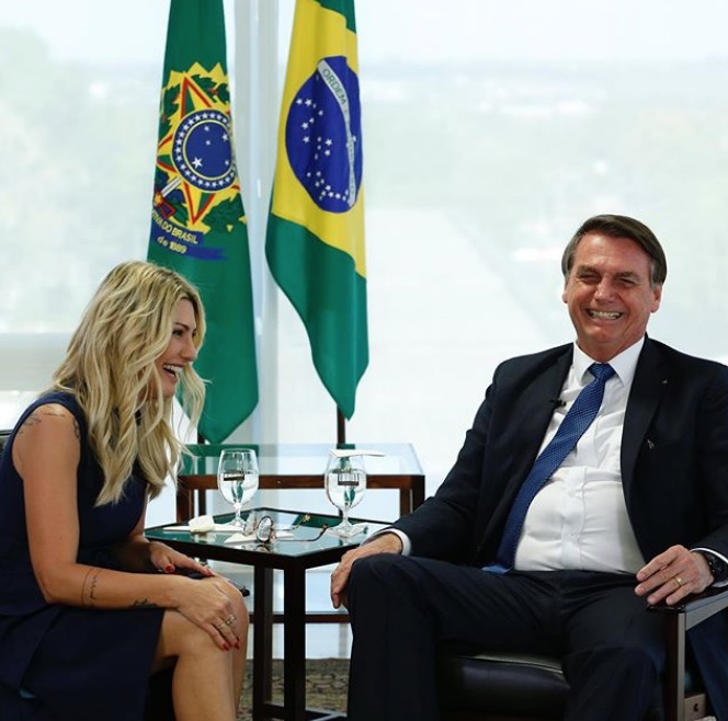 Bolsonaro dá entrevista para canal de Antonia Fontenelle no YouTube