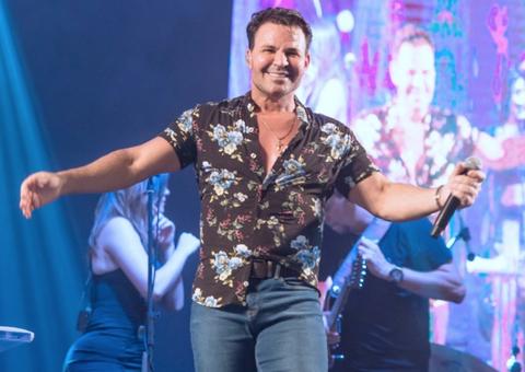 Eduardo Costa expulsa homem que agredia mulher durante show