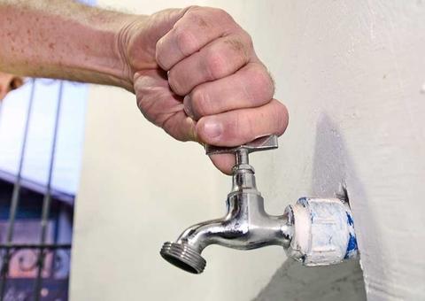 Bairros de Manaus ficam sem água e concessionária avisa sobre vazamento um dia depois