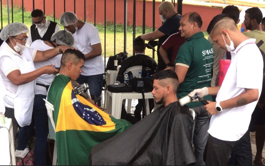 Sejusc realiza blitz para atender pessoas em situação de rua em Manaus