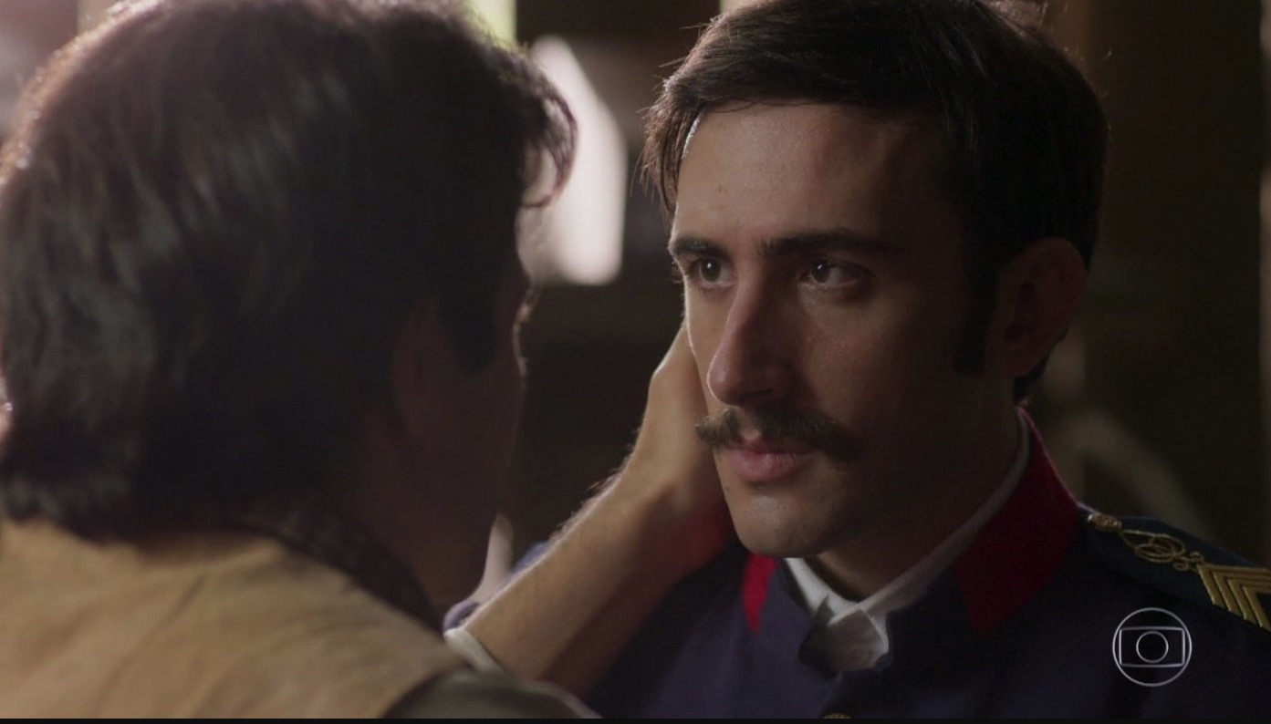 Ator relembra cena de beijo na Globo e fala de censura: 'não teria hoje'