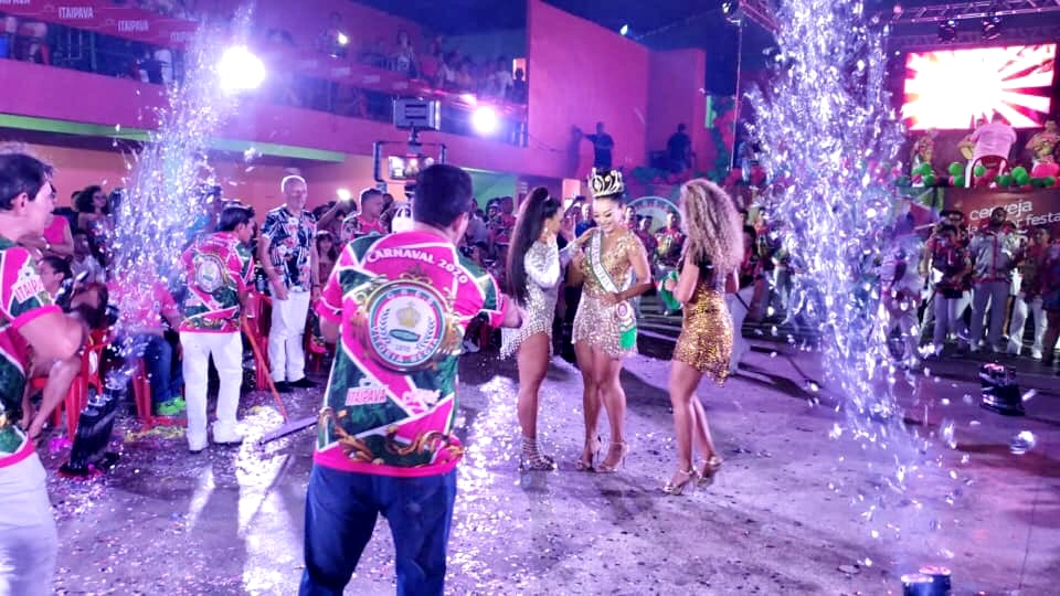 Festa da Vitória Régia tem coroação da rainha de bateria e Furiosas