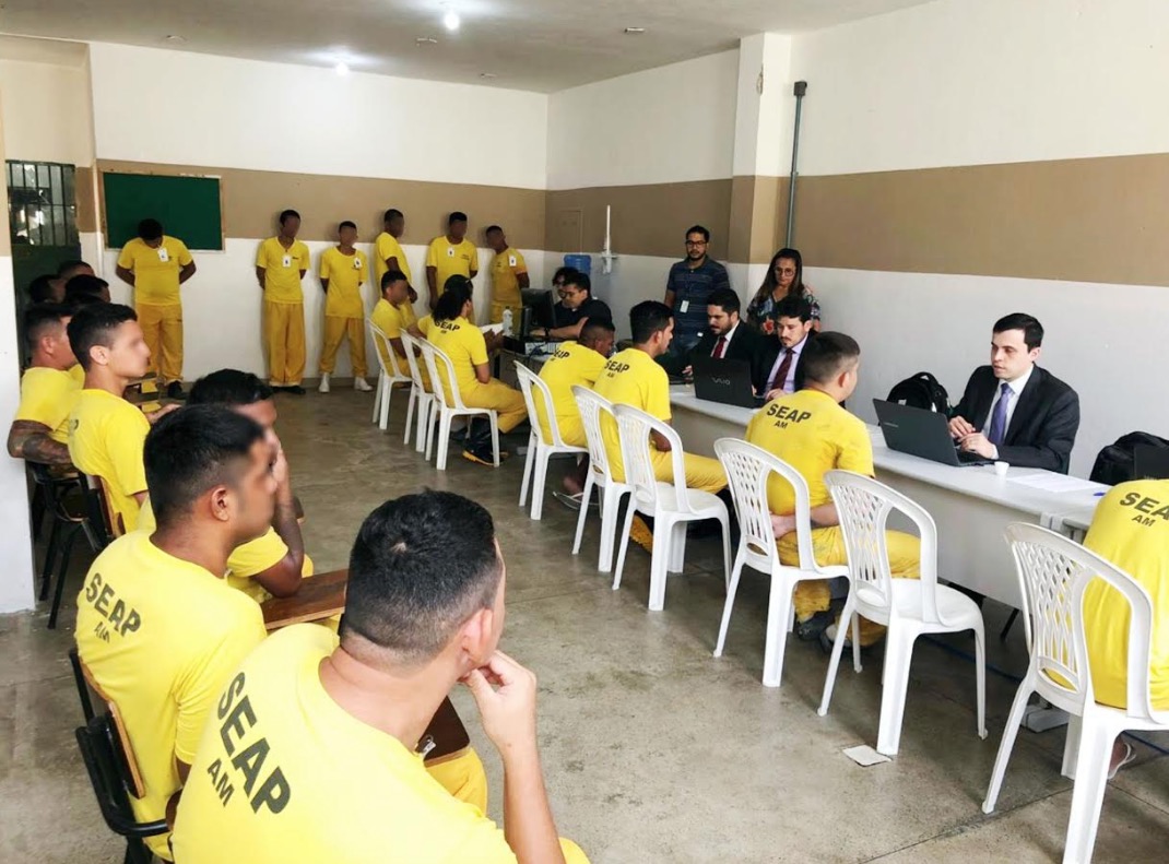 Detentos recebem mutirão jurídico em Manaus 