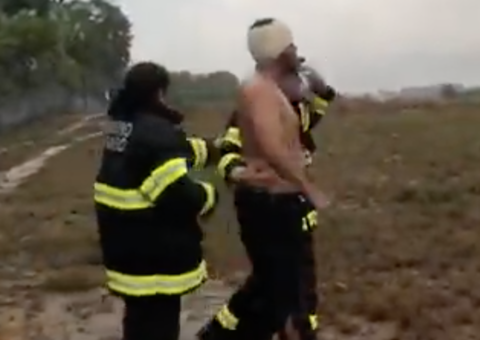 Veja o momento em que vítima de acidente de avião é resgatado em Manaus