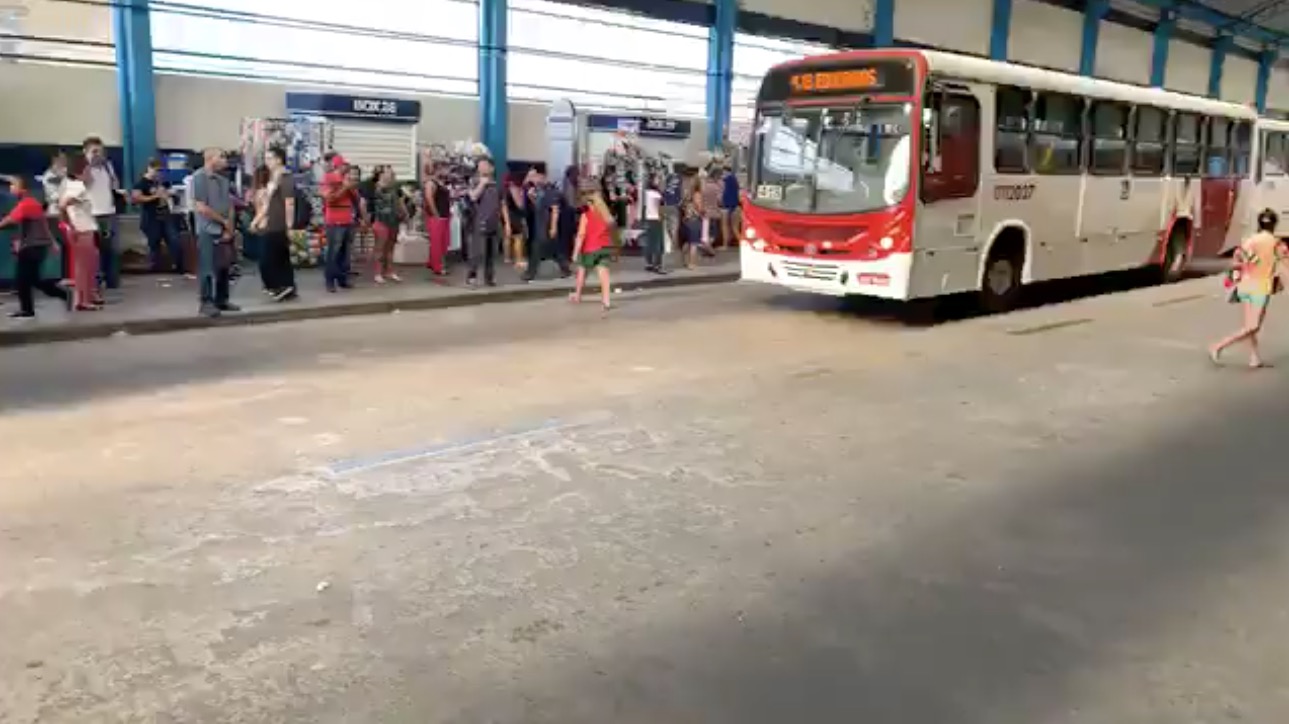 Ônibus do transporte coletivo mantêm frota reduzida pelo 2º dia consecutivo em Manaus