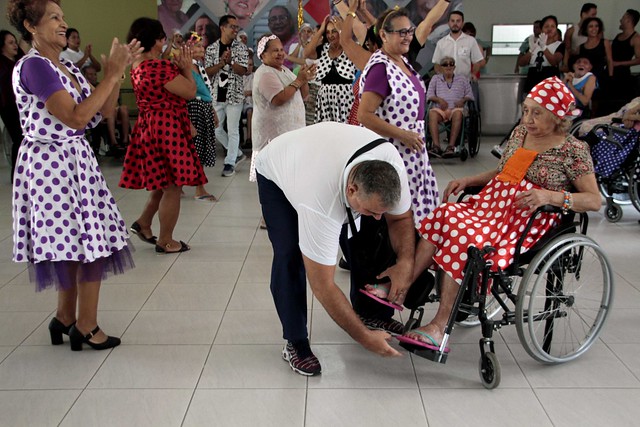 Curso ‘Dança sobre rodas’ encerra com entrega de certificado para idosos da FDT