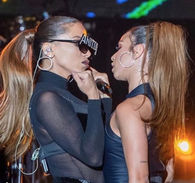 Antes de beijo em boate, Anitta convidava bailarina para sexo a três com Scooby