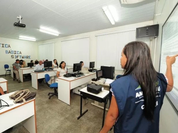 13,5 mil vagas de cursos profissionalizantes serão abertas no próximo sábado em Manaus