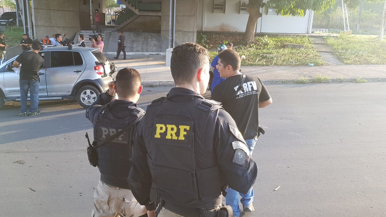 Polícia deflagra operação em porto de Manaus para combater transporte de carros roubados