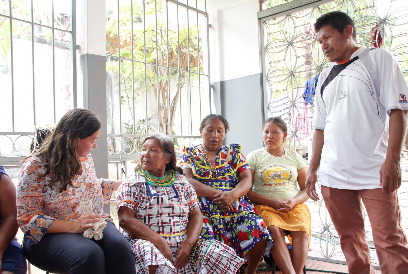 Famílias de imigrantes indígenas recebem serviços de saúde em Manaus 