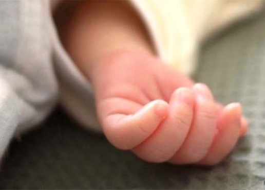 Tia vai parar na delegacia após bebê de 3 meses morrer em hospital de Manaus