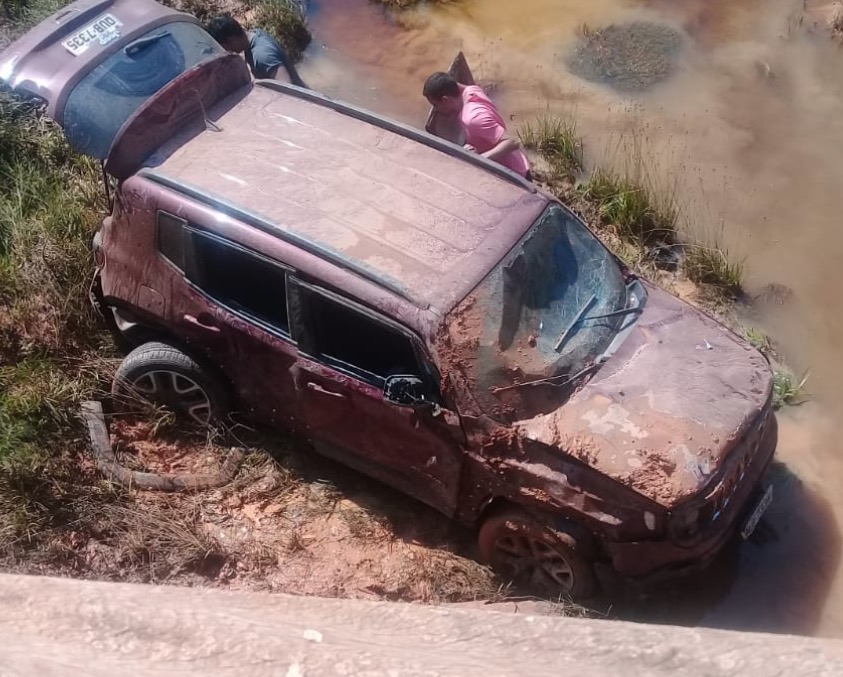 Presidente do Sinteam fica ferida após carro despencar de ponte na BR-319 no Amazonas