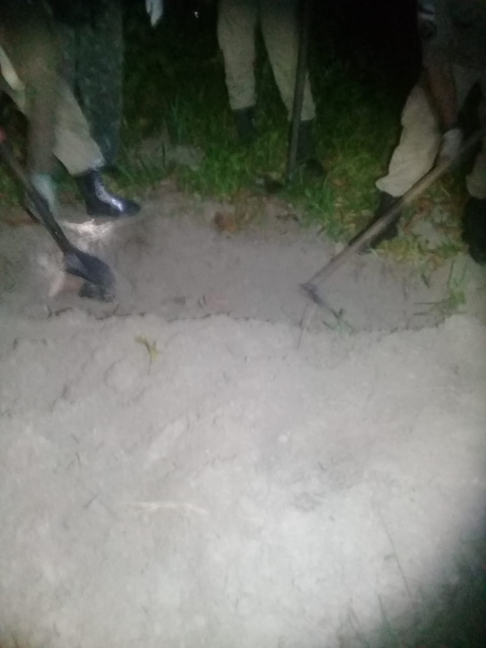 Corpo é encontrado com braços amarrados dentro de cova rasa em Manaus