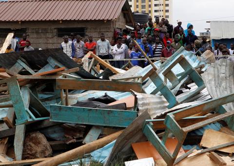 Sete crianças morrem e 57 ficam feridas em desabamento de escola