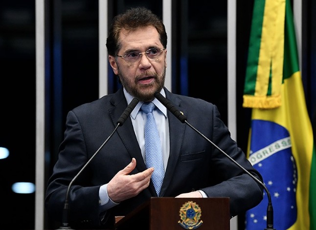 Senador do Amazonas convoca população para manifestação de apoio a CPI da Lava Toga