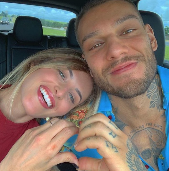 Um mês após noivado, Lucas Lucco será papai 