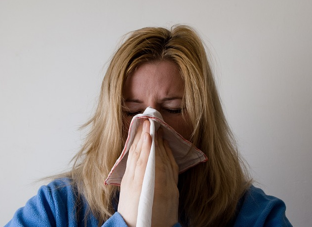 Quais alimentos pioram sintomas de rinite? Médica revela