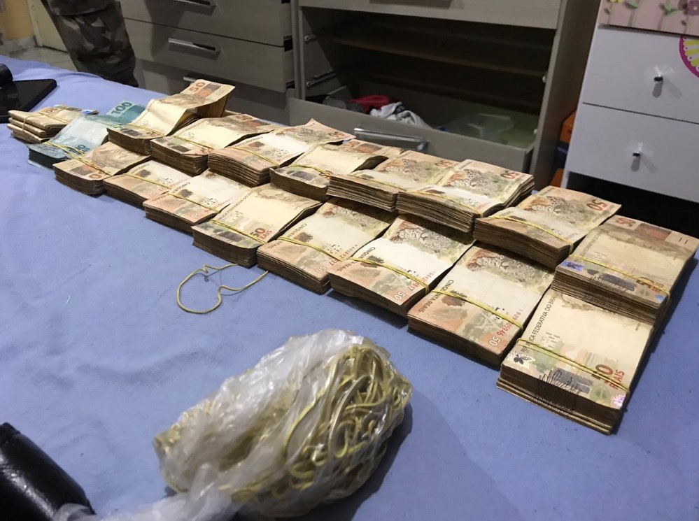 MP encontra grande quantia de dinheiro na casa de servidor investigado em Coari