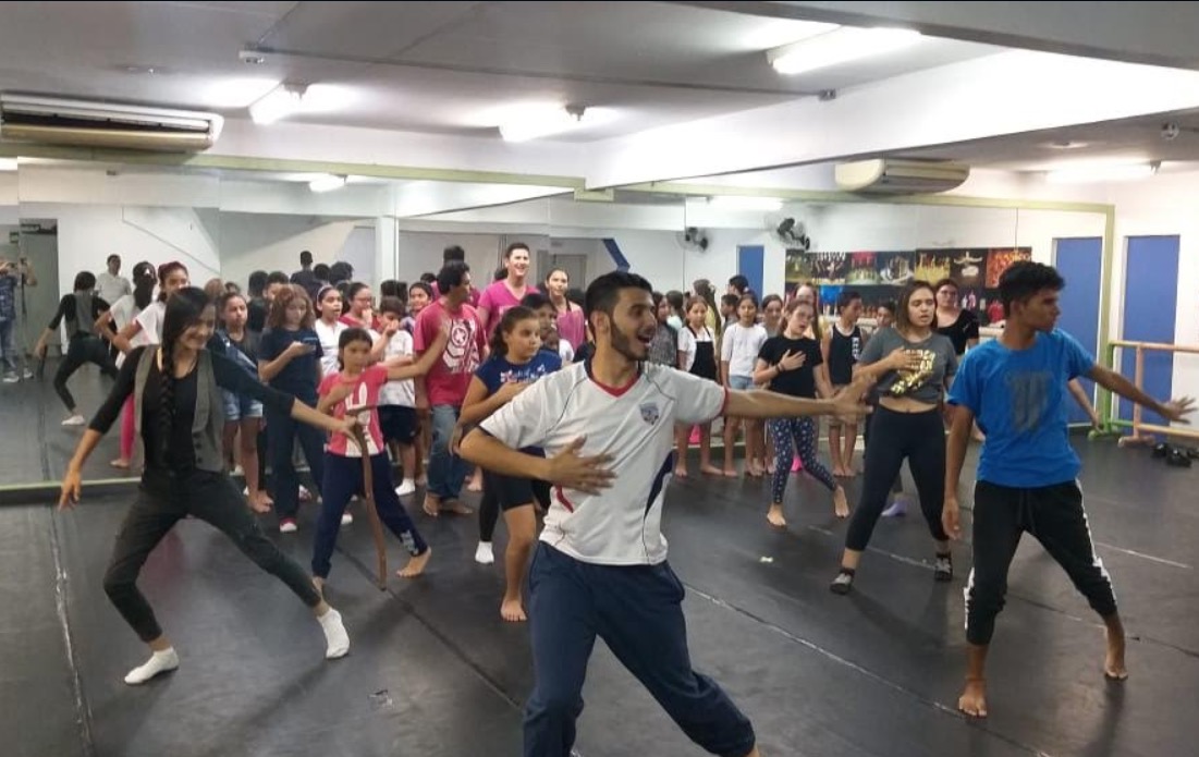 Alunos do curso de Teatro Musical do Liceu apresentam 'Julieu e Romieta' no Teatro Amazonas