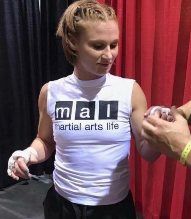 Ex-lutadora de MMA morre aos 32 anos com aneurisma 