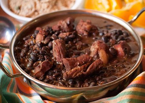 Feijoada Beneficente da Casa Vhida acontece neste sábado