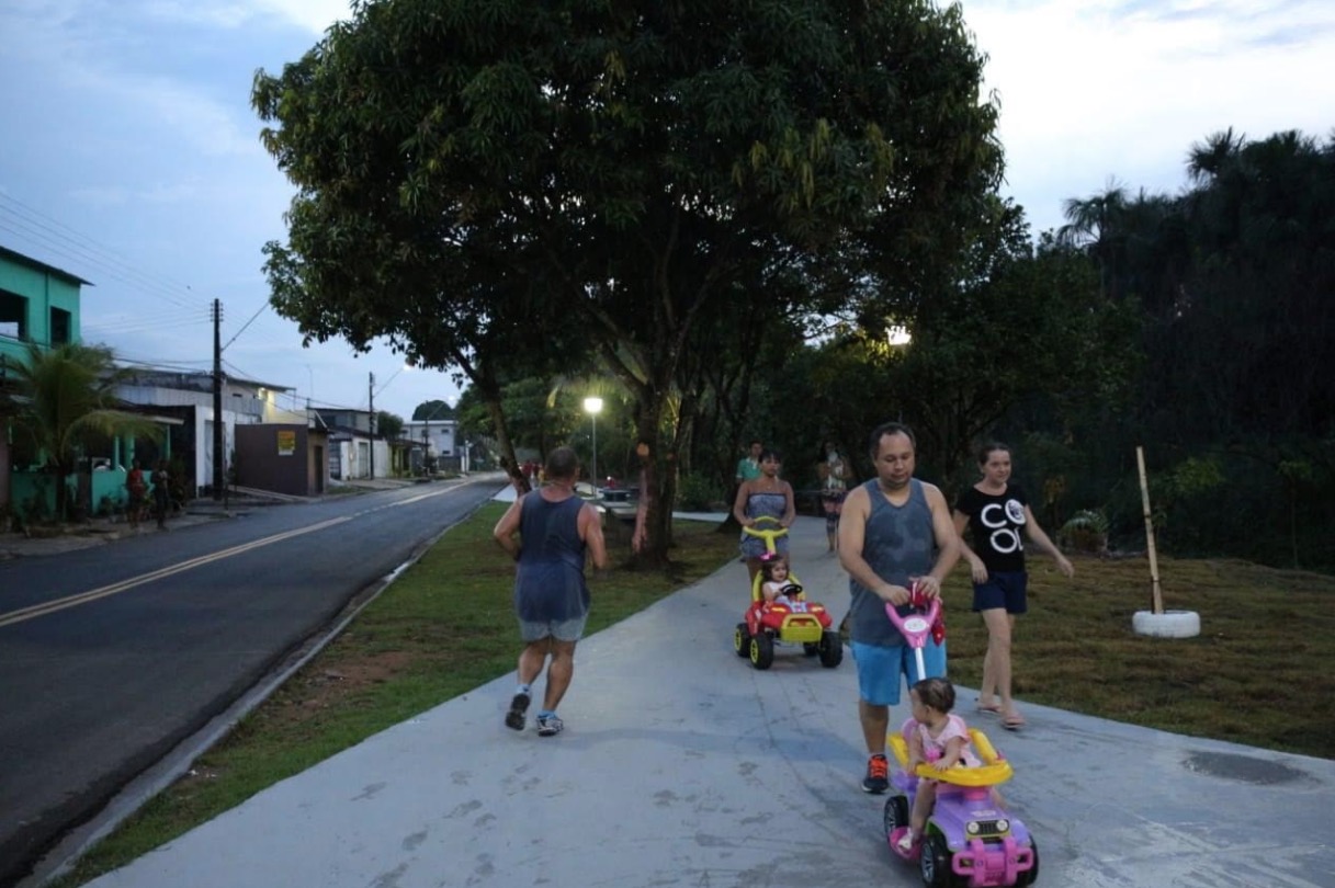 Em Manaus, nova praça é entregue no conjunto Jardim Versalles