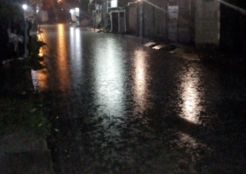 Em Manaus, idoso cai de ponte durante temporal e desaparece 