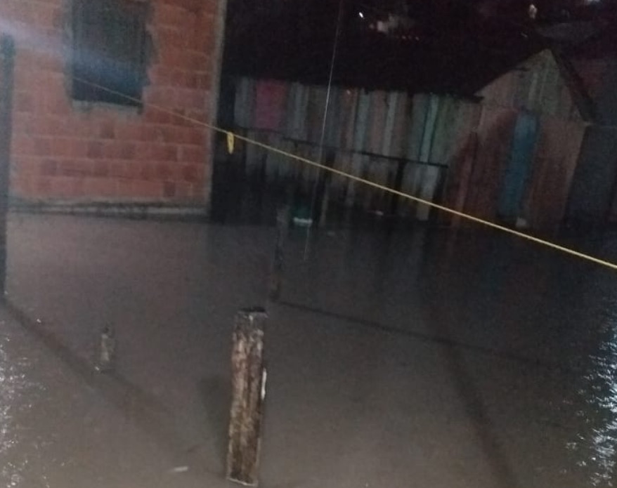 Tempestade causa mais de 70 ocorrências de desabamentos e alagações em Manaus