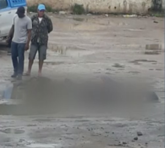 Primo e dois irmãos são achados mortos em terreno abandonado