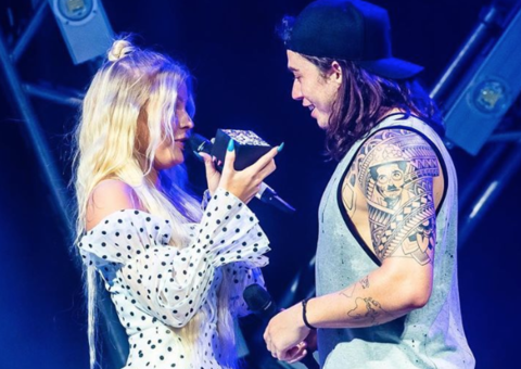 Luísa Sonza surpreende e pede Whindersson Nunes em casamento