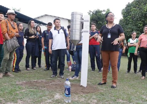 Curumim da Chuva leva conhecimento para controlar índice de precipitação em Manaus