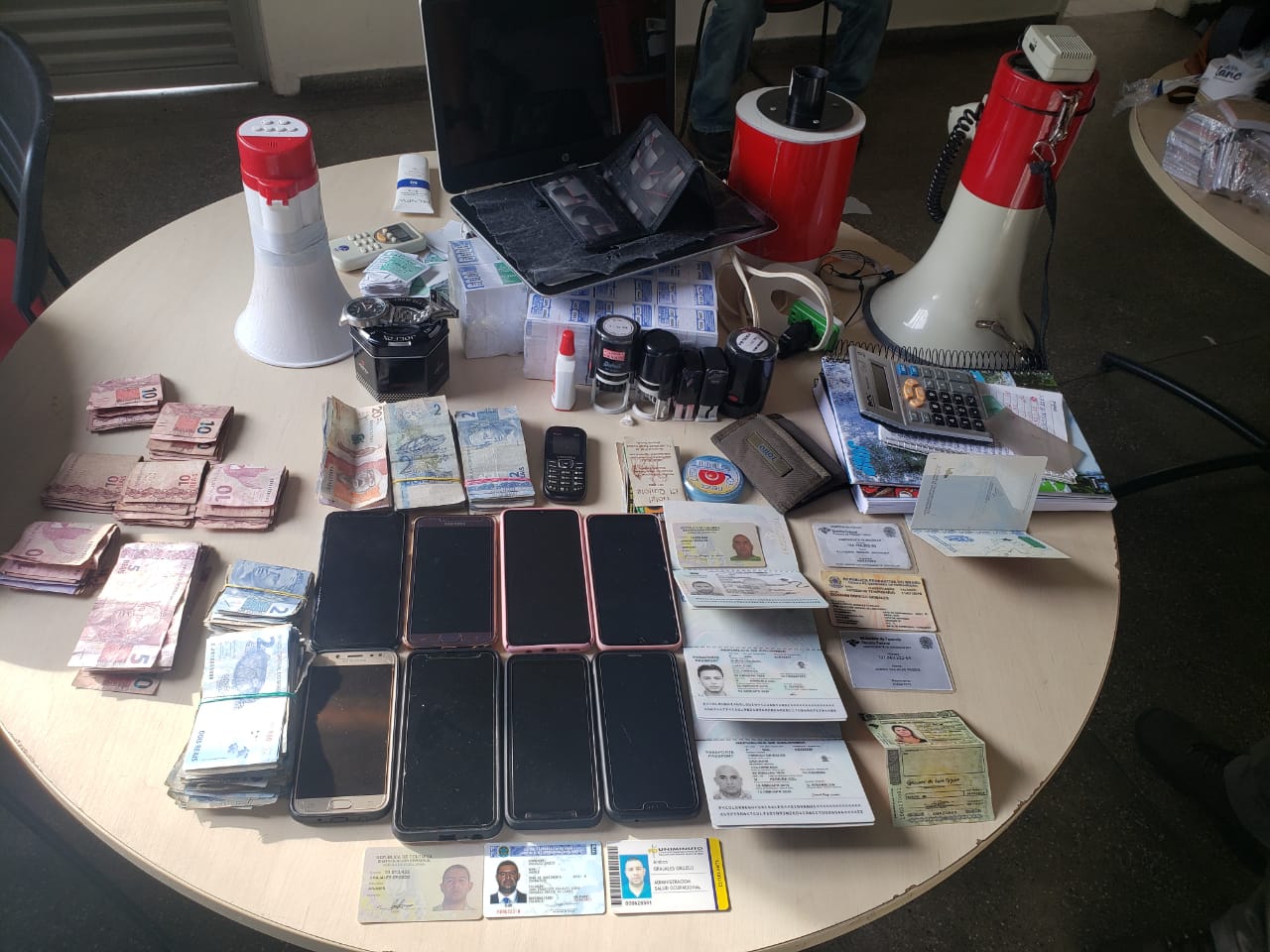 Grupo é preso suspeito promover bingo em feira de Manaus