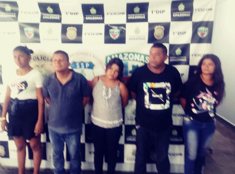 Cinco são presos roubando passageiros na porta de ônibus no Centro de Manaus