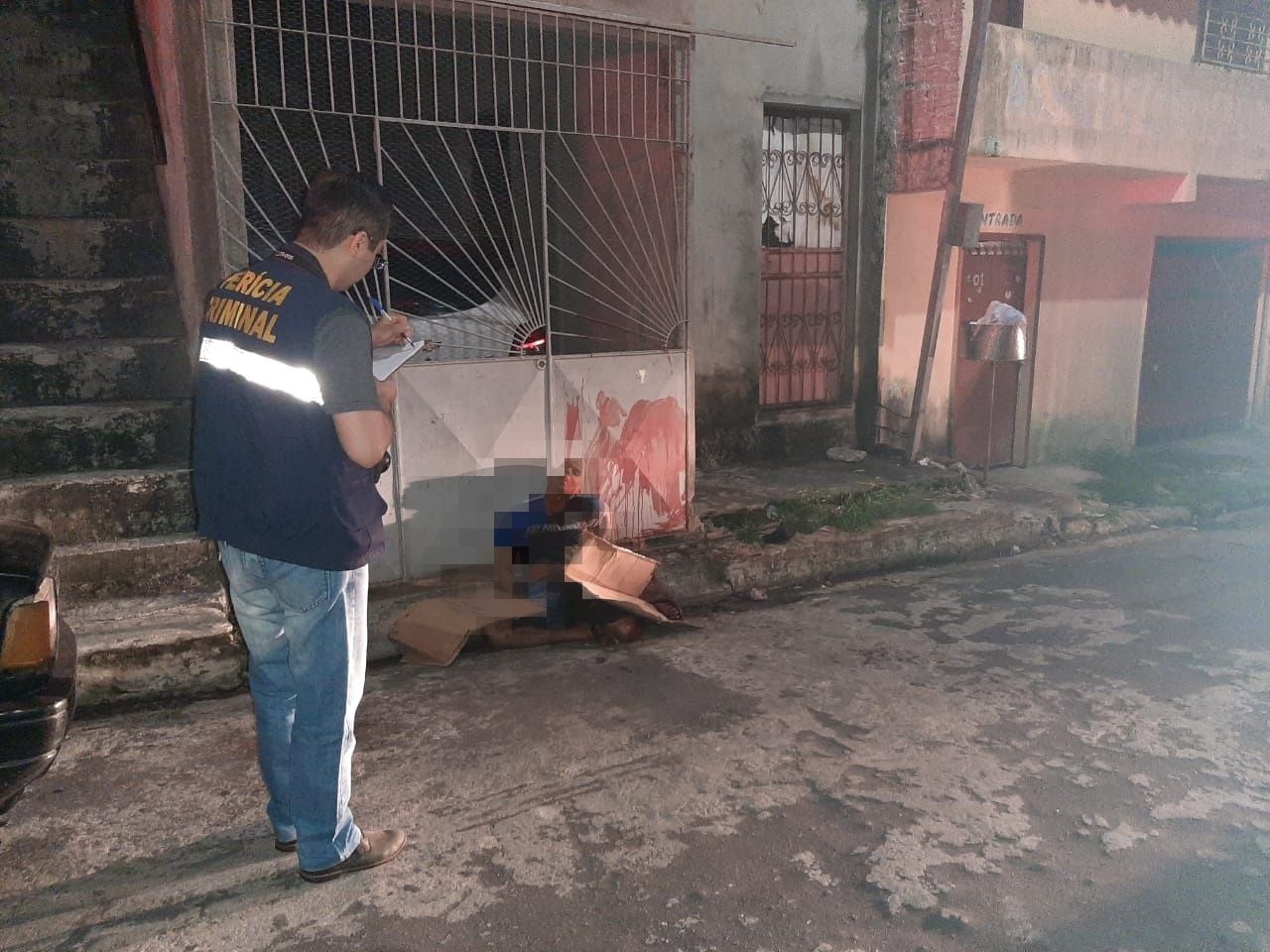 Homem agoniza até a morte após ser esfaqueado em Manaus