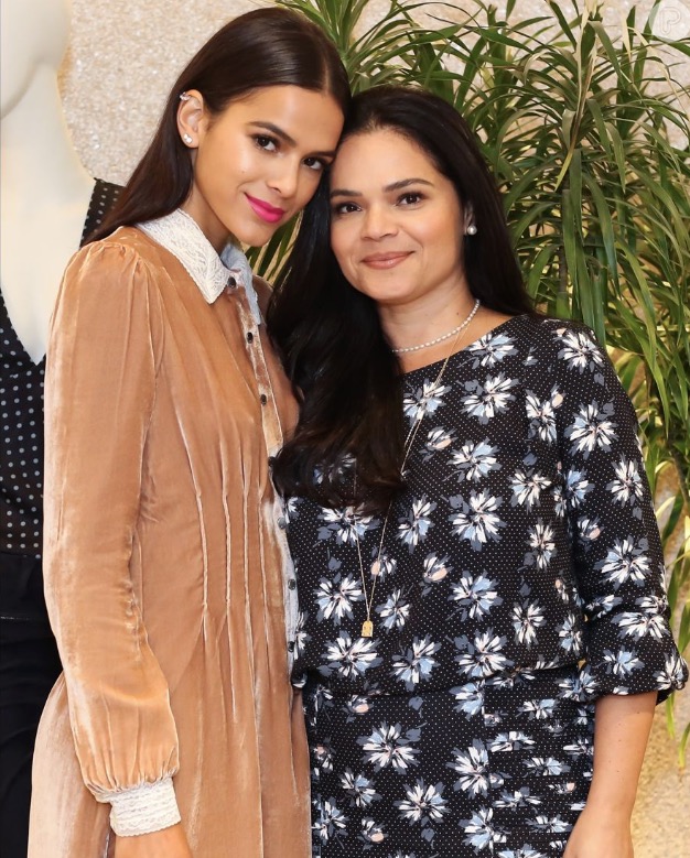 Mãe de Bruna Marquezine diz: ‘espero que minha filha encontre um namorado legal’