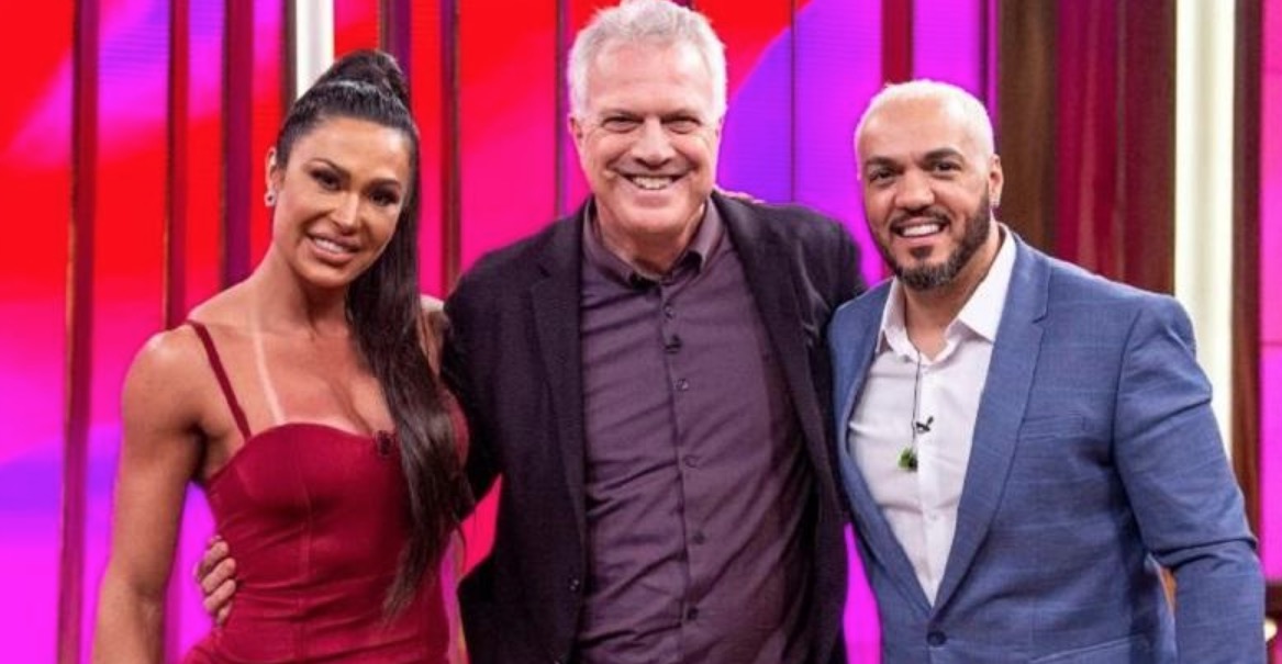 Na frente de Gracyanne, Belo elogia a ex, Viviane Araújo