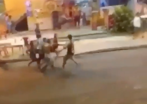 Vídeo: Desesperados, moradores socorrem vítimas de tiroteio em Prosamim de Manaus